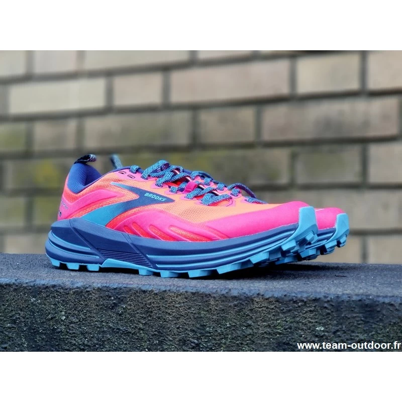 BROOKS Cascadia 16 Femme Pink / Flambe / Cobalt