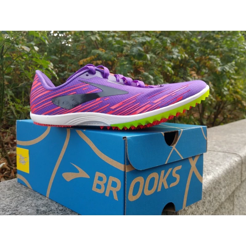 BROOKS Pointes Mach 18 Femme Fiery Coral / Electric Purple – Image 3