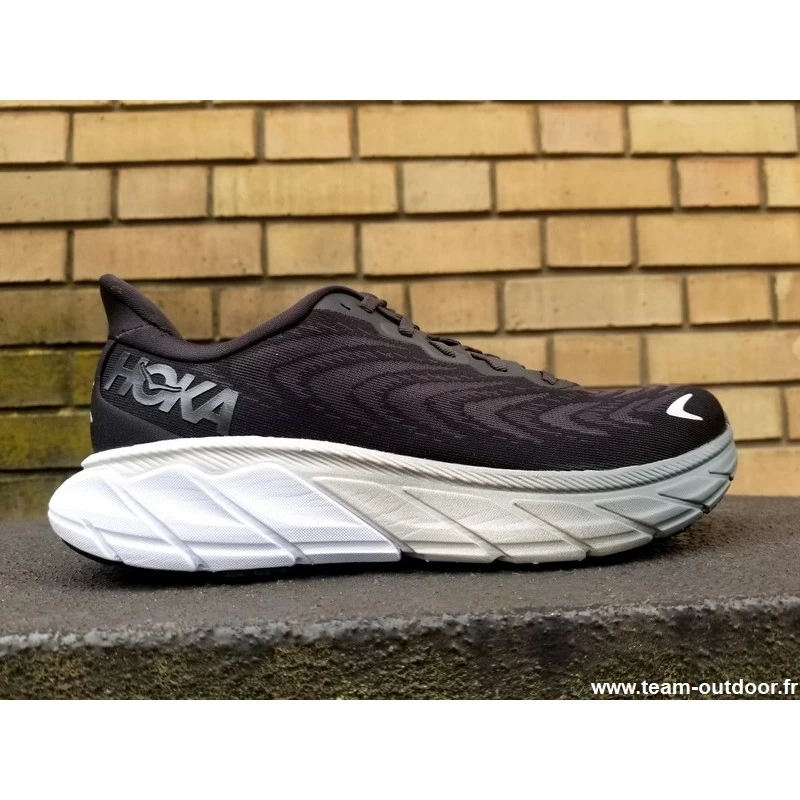 HOKA Arahi 6 Femme Black / White – Image 2