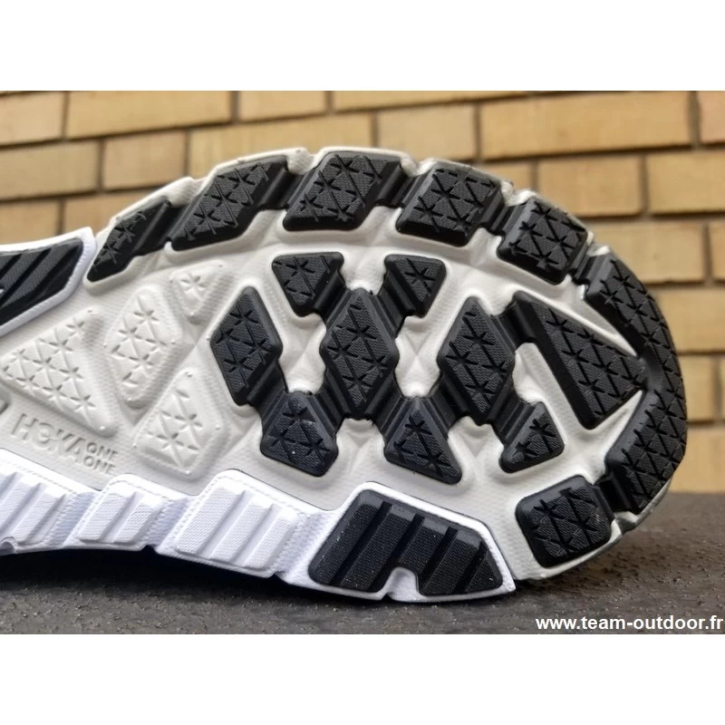 HOKA Arahi 6 Femme Black / White – Image 7