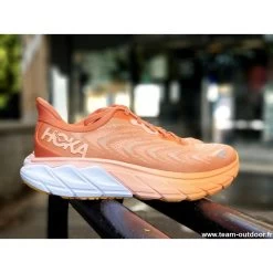 HOKA Arahi 6 Femme Sun Baked / Shell Coral
