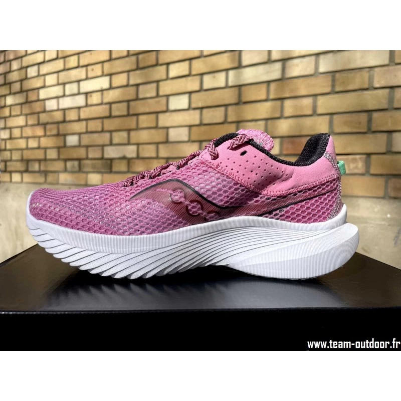 SAUCONY Kinvara 14 Femme Peony / Sprig – Image 3